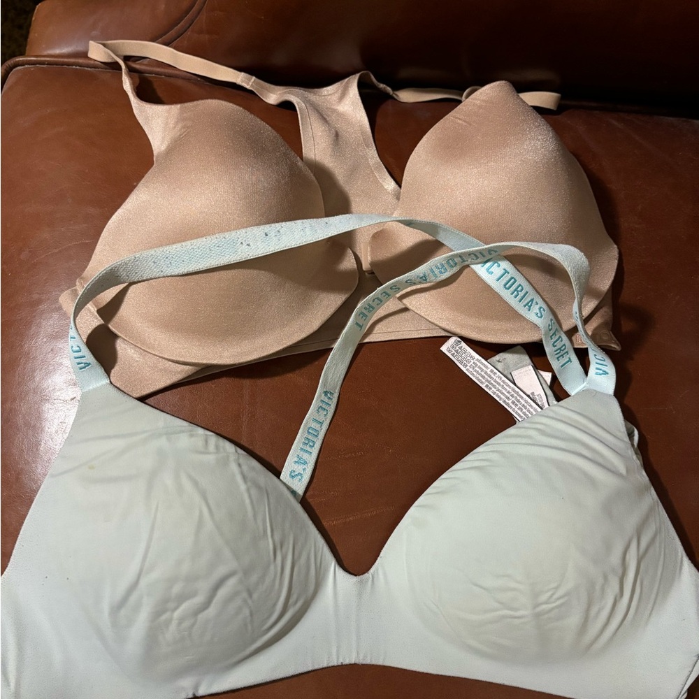 2 pack. Victoria Secret bras 2 sizes